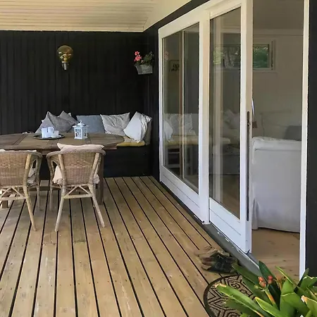 Summer House With Outdoor Shower Near Dom wakacyjny