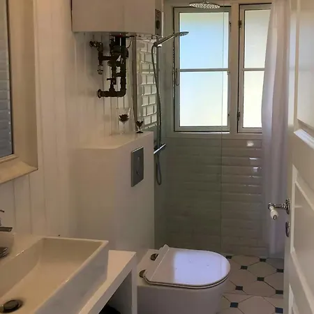Summer House With Outdoor Shower Near *