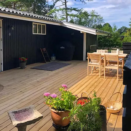 Feriehus Summer House With Outdoor Shower Near